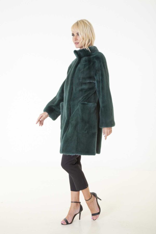 Пальто из норки цвета Shock Green