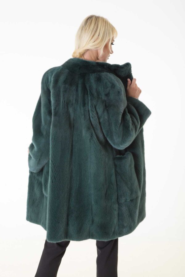 Пальто из норки цвета Shock Green