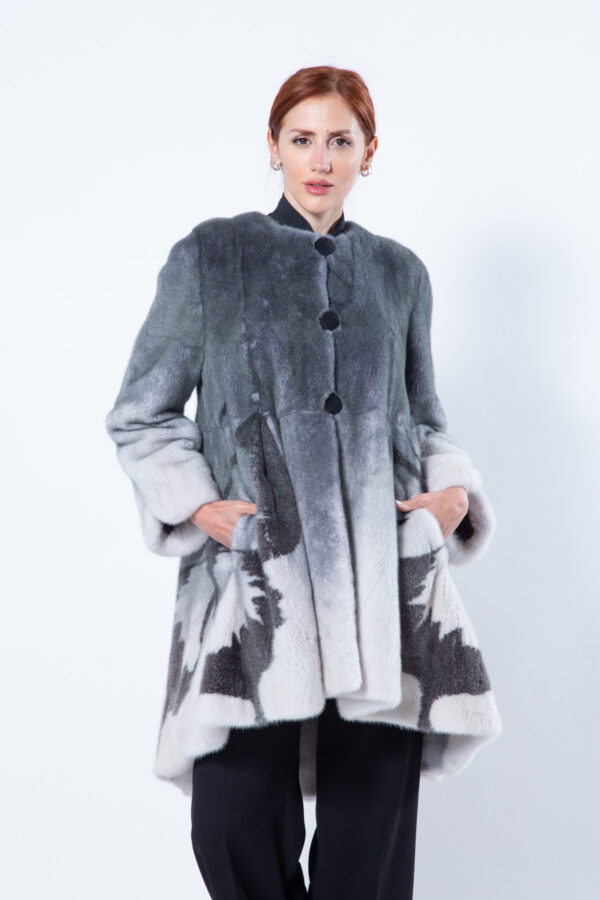 Пальто из норки чёрного цвета с эффектом деграде и принтом с бабочками