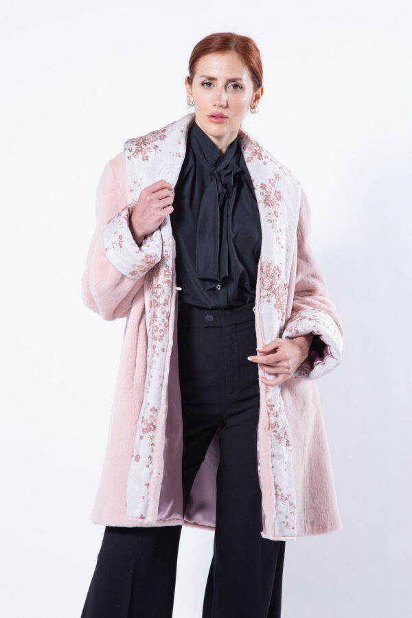 Пальто из стриженной норки цвета Antique Rose и ткани
