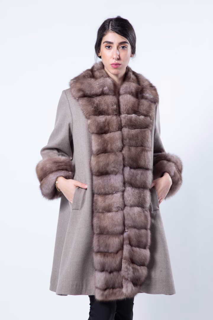 Кашемировое пальто с отделкой из соболя цвета Beige Scuro — фото 4 из 9
