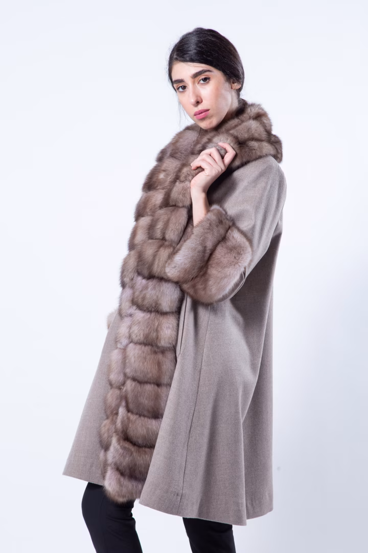 Кашемировое пальто с отделкой из соболя цвета Beige Scuro — фото 6 из 9