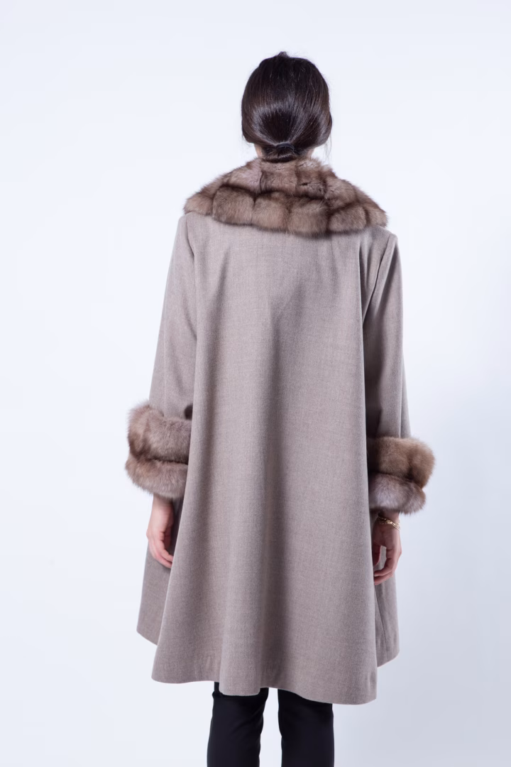 Кашемировое пальто с отделкой из соболя цвета Beige Scuro — фото 8 из 9