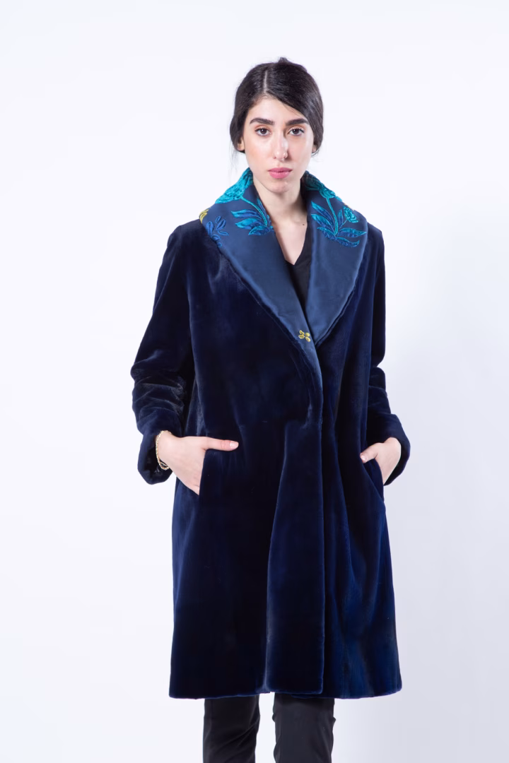 Пальто из стриженой норки цвета Royal Blue и ткани — фото 3 из 7