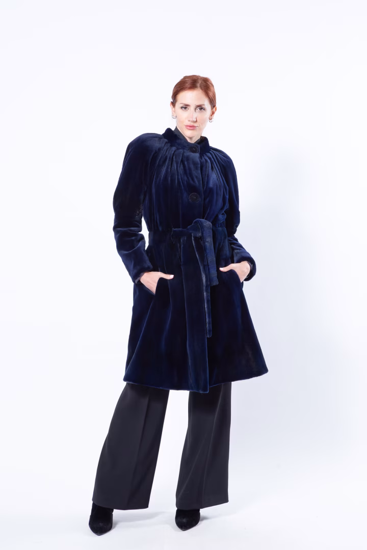 Шуба из стриженой норки цвета Royal Blue — фото 4 из 6