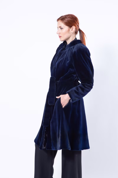 Шуба из стриженой норки цвета Royal Blue
