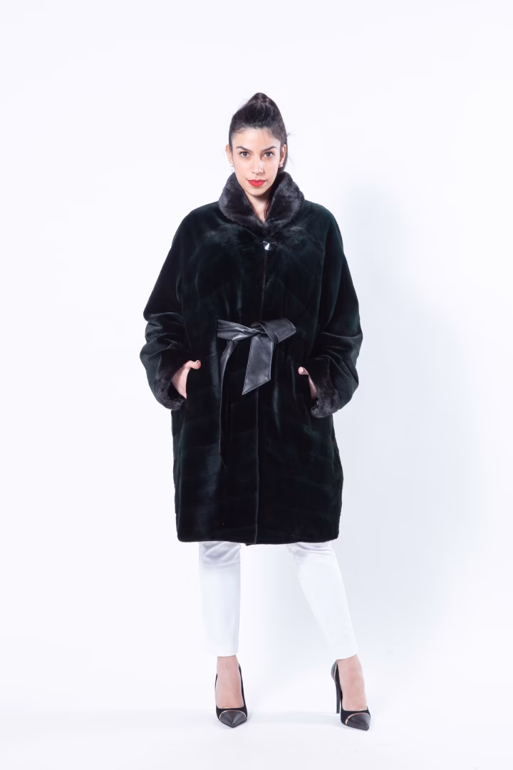 Пальто из стриженой норки цвета Shock Green — фото 3 из 6