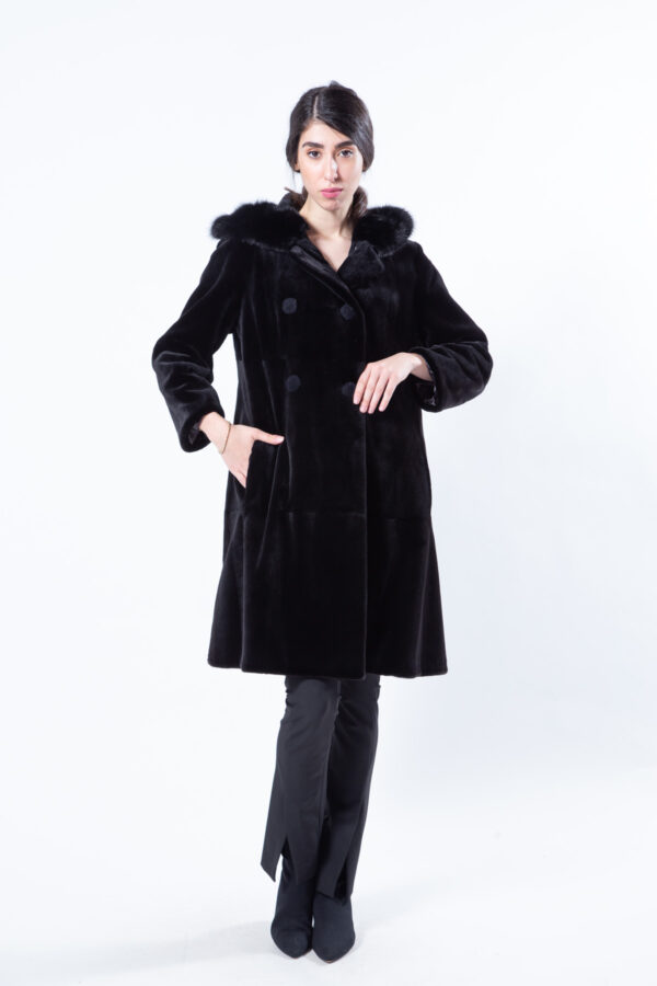 Пальто из стриженной норки чёрного цвета с капюшоном