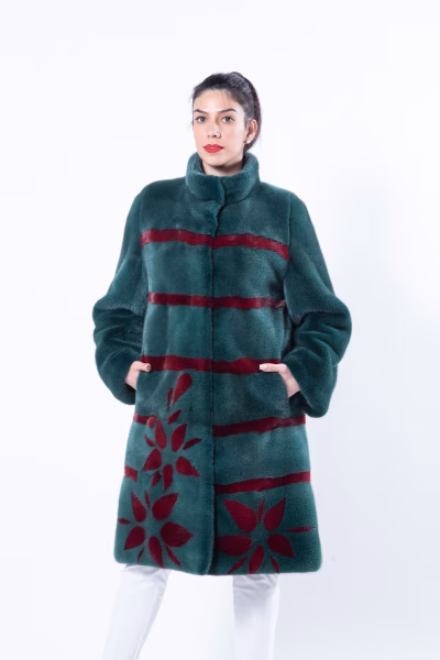 Пальто из норки цвета Shock Green с полосками и цветами