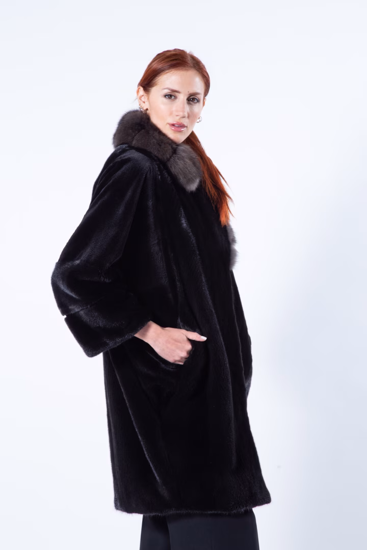 Пальто Эсмеральда из меха норки Blackglama с воротником из соболя — фото 7 из 9