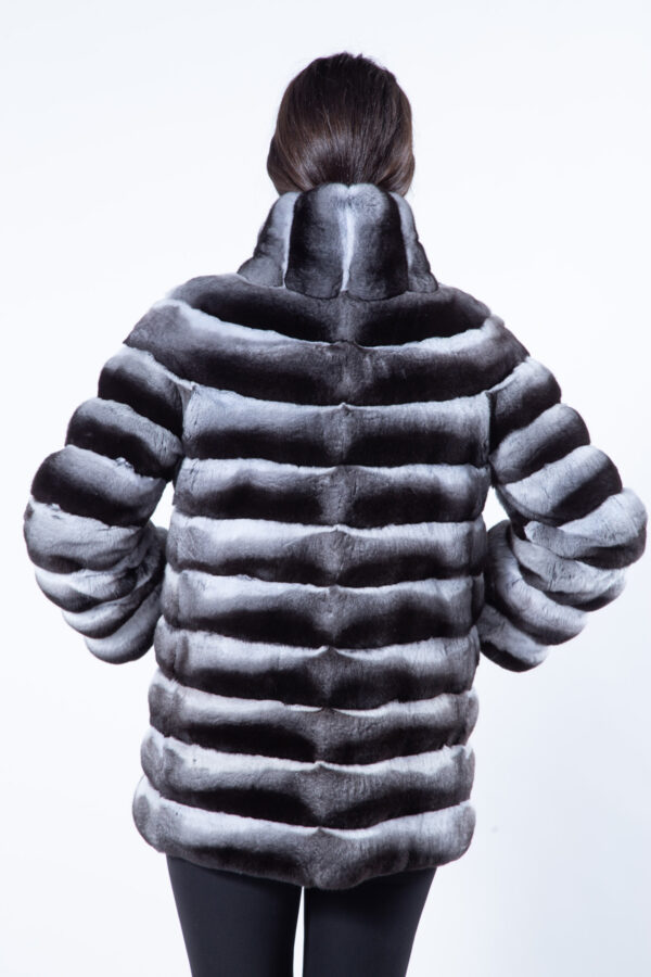 Пальто из меха шиншиллы с нормальными рукавами