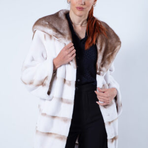 Пальто из меха стриженной норки цвета Goldwhite с капюшоном