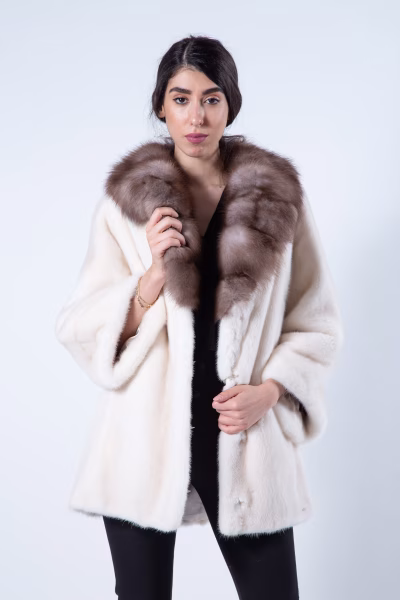 Пальто из меха норки цвета Pearl Beige