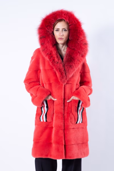 Пальто из меха норки цвета Grenadine с капюшоном