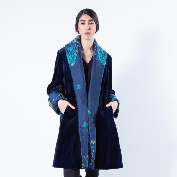 Пальто из меха стриженной норки цвета Royal Blue