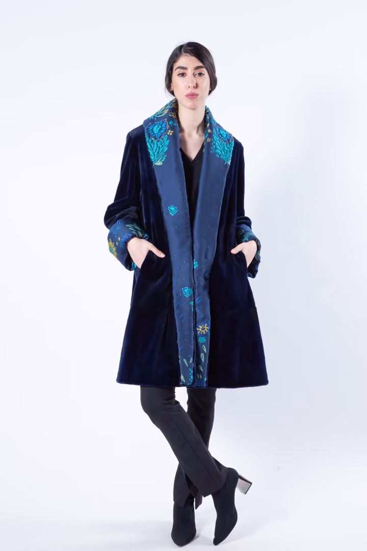 Пальто из меха стриженой норки цвета Royal Blue — фото 1 из 8