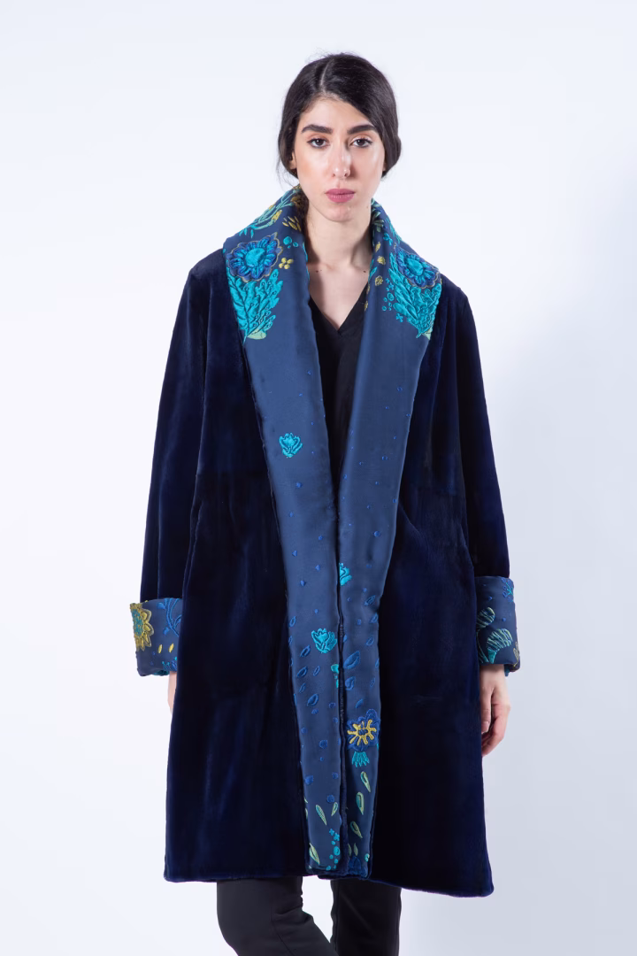 Пальто из меха стриженой норки цвета Royal Blue — фото 3 из 8