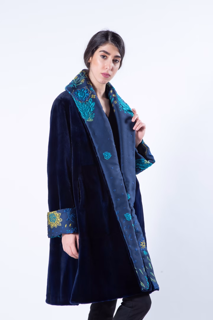 Пальто из меха стриженой норки цвета Royal Blue — фото 7 из 8