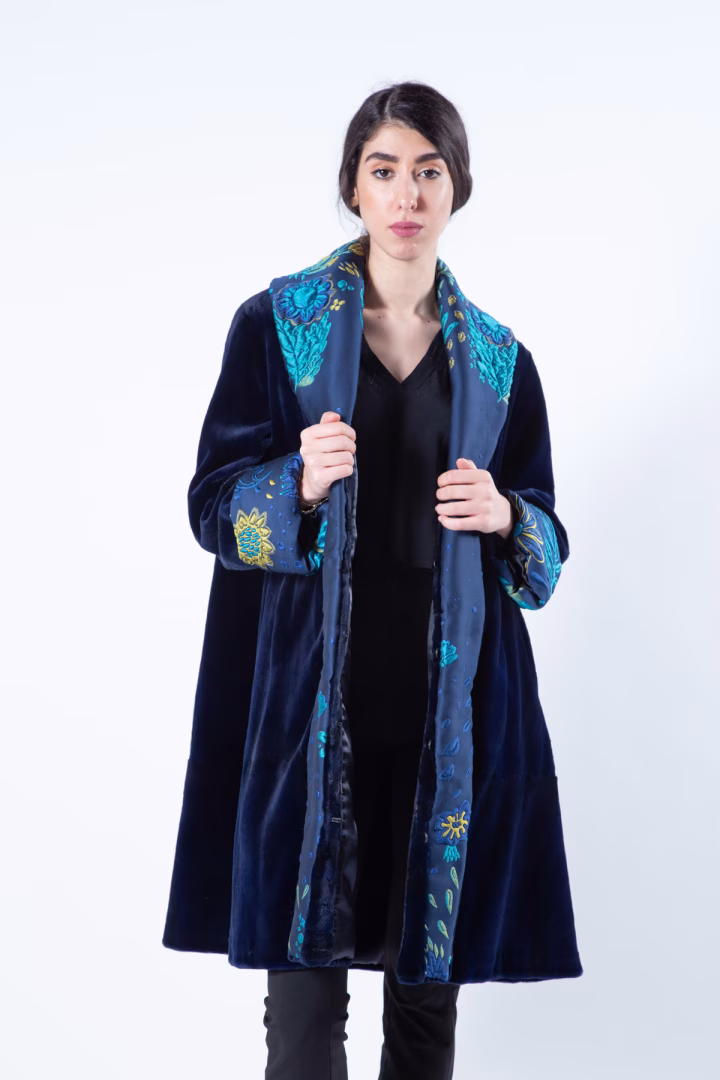 Пальто из меха стриженой норки цвета Royal Blue — фото 8 из 8