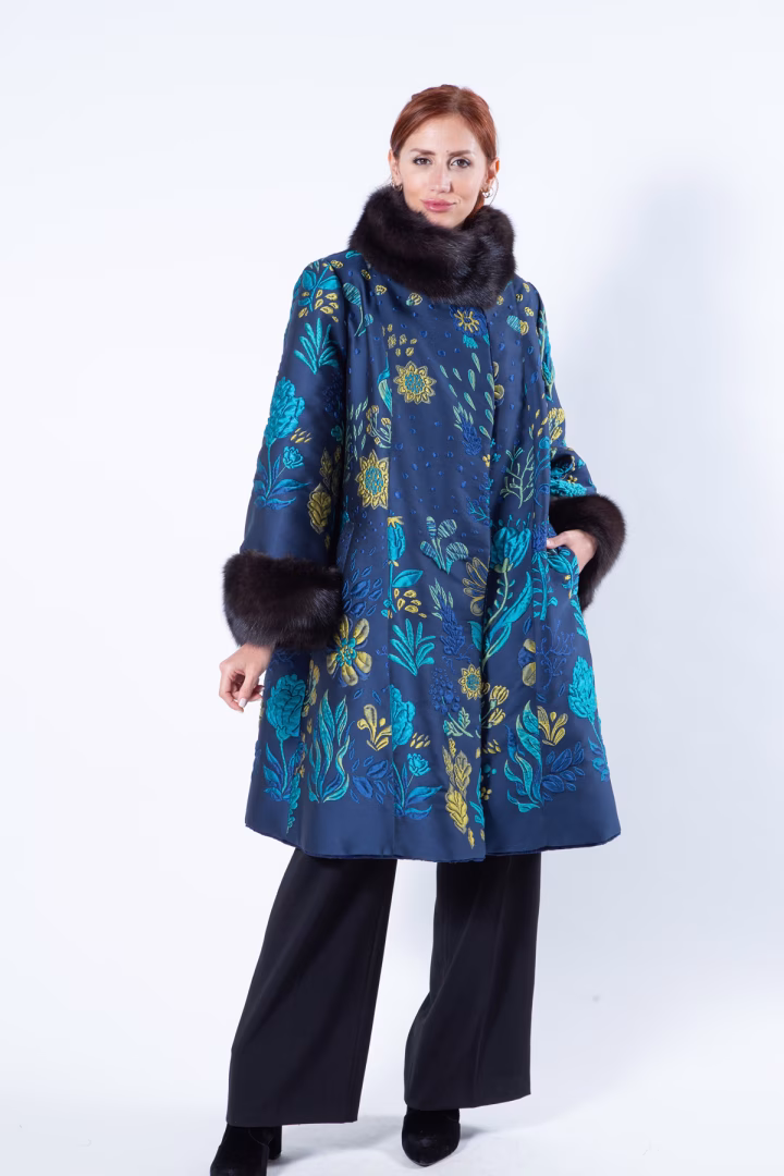 Двусторонняя шуба из меха стриженой норки цвета Royal Blue и ткани — фото 2 из 17