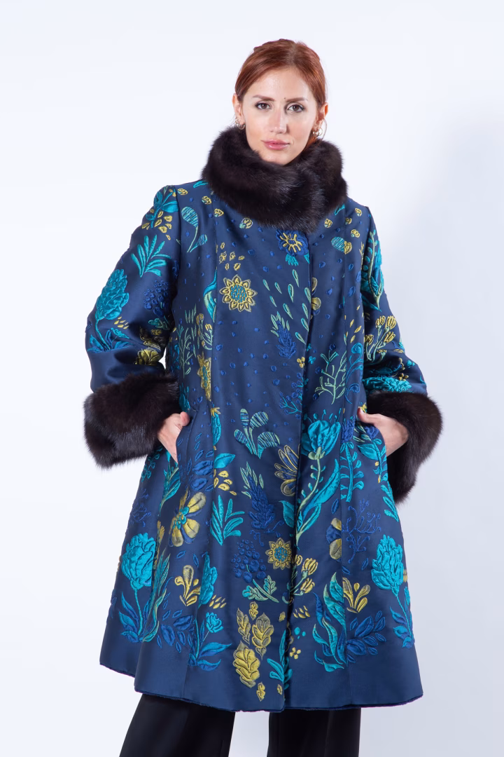 Двусторонняя шуба из меха стриженой норки цвета Royal Blue и ткани — фото 3 из 17