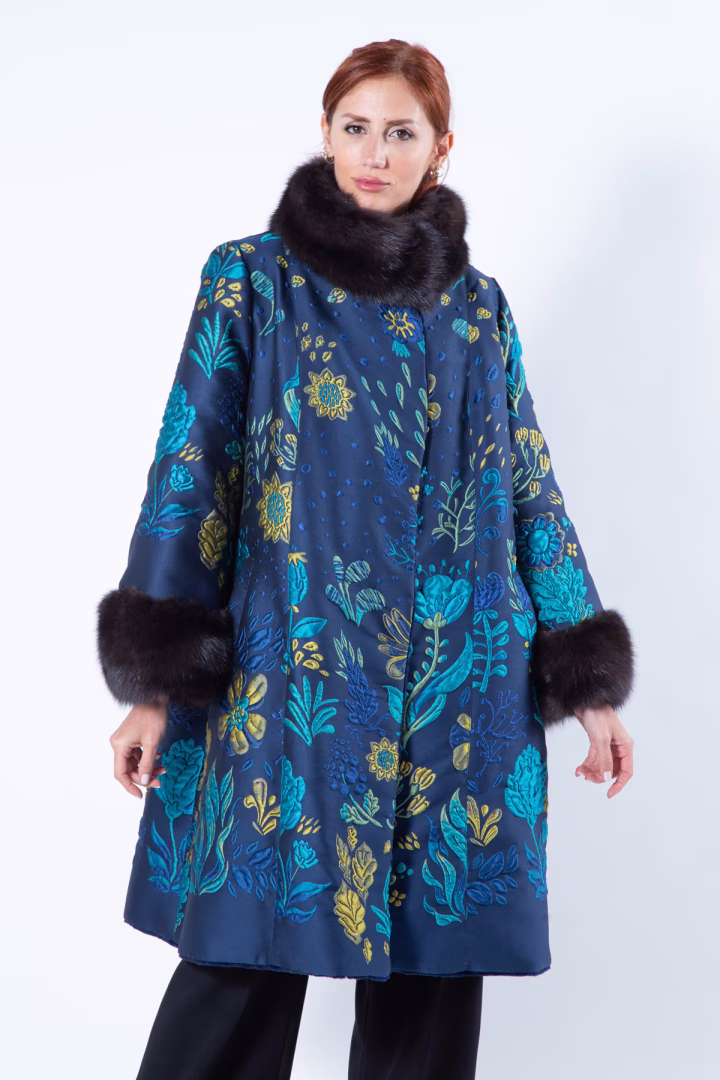 Двусторонняя шуба из меха стриженой норки цвета Royal Blue и ткани — фото 4 из 17