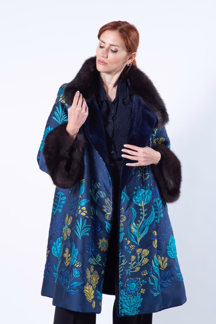 Двусторонняя шуба из меха стриженой норки цвета Royal Blue и ткани — фото 8 из 17