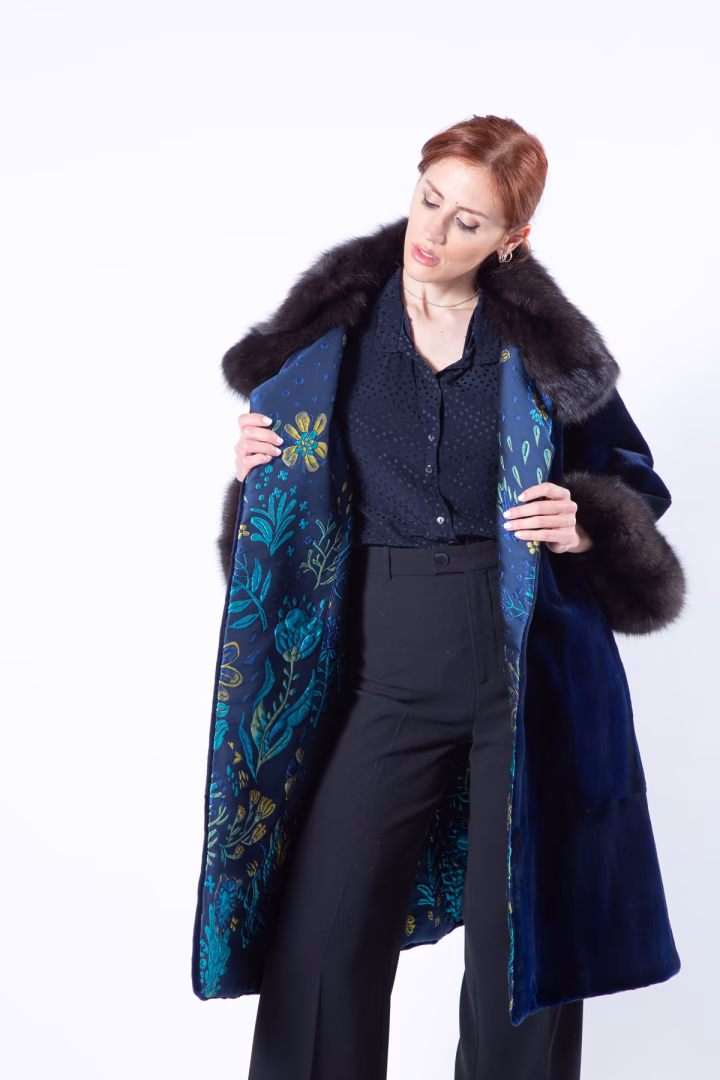 Двусторонняя шуба из меха стриженой норки цвета Royal Blue и ткани — фото 16 из 17