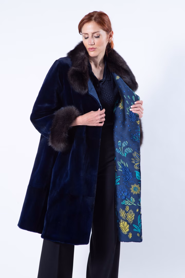 Двусторонняя шуба из меха стриженой норки цвета Royal Blue и ткани — фото 17 из 17