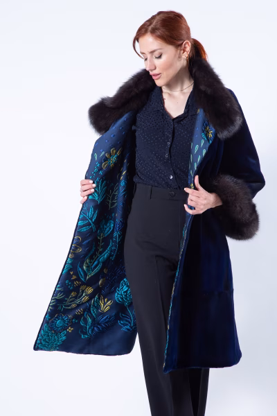 Двусторонняя шуба из меха стриженой норки цвета Royal Blue и ткани