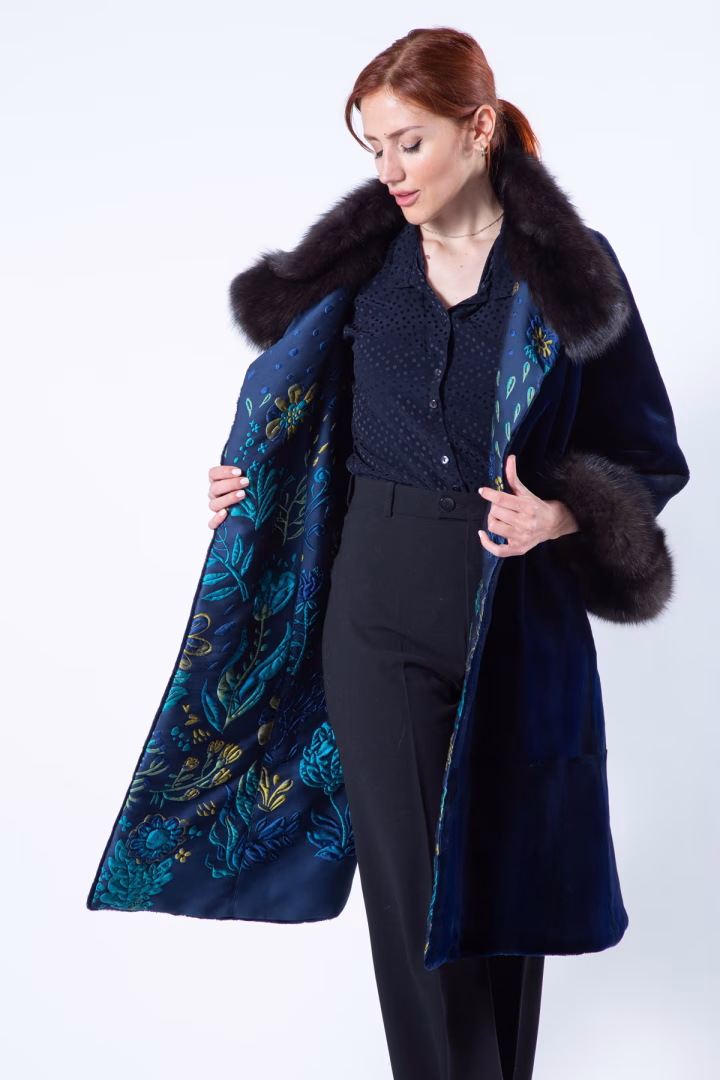 Двусторонняя шуба из меха стриженой норки цвета Royal Blue и ткани — фото 1 из 17