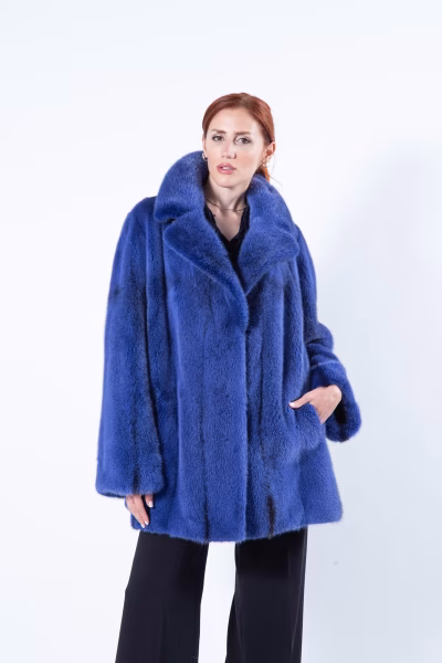Пальто из меха норки цвета Shock Blue с английским воротником