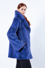Пальто из меха норки цвета Shock Blue с английским воротником