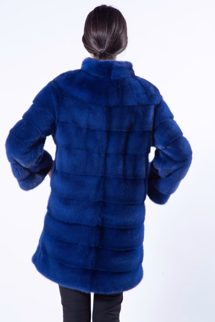 Пальто из меха норки цвета Shock Blue — фото 2 из 4