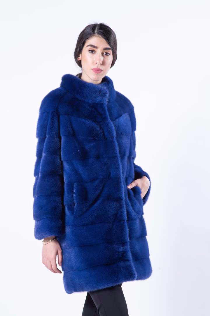 Пальто из меха норки цвета Shock Blue — фото 3 из 4