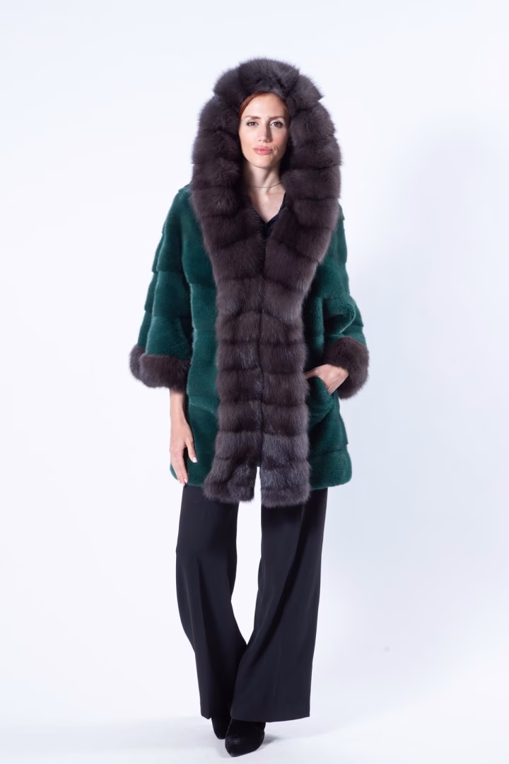 Пальто Татьяна из норки цвета Shock Green с капюшоном — photo 1 of 6
