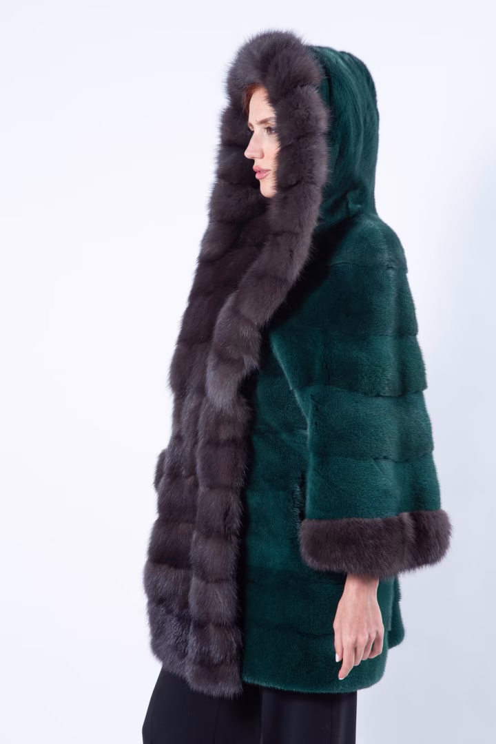 Пальто Татьяна из норки цвета Shock Green с капюшоном — photo 4 of 6