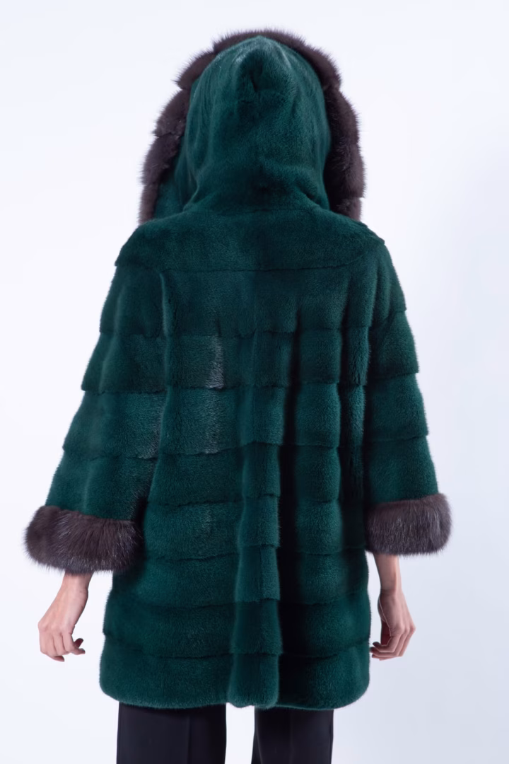 Пальто Татьяна из норки цвета Shock Green с капюшоном — photo 5 of 6