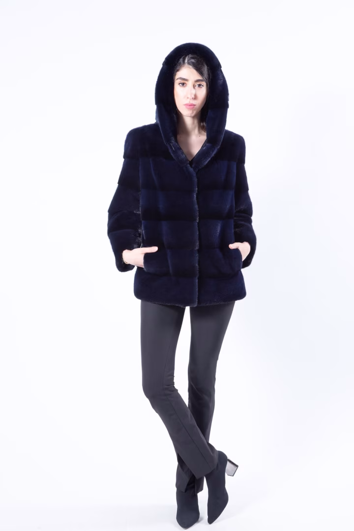 Пальто из норки цвета Royal Blue с капюшоном и рукавами 7/8 — фото 4 из 7