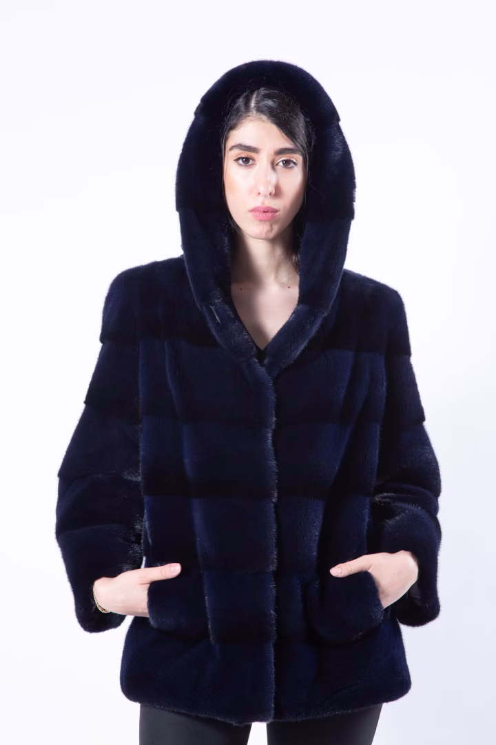 Пальто из норки цвета Royal Blue с капюшоном и рукавами 7/8 — фото 5 из 7
