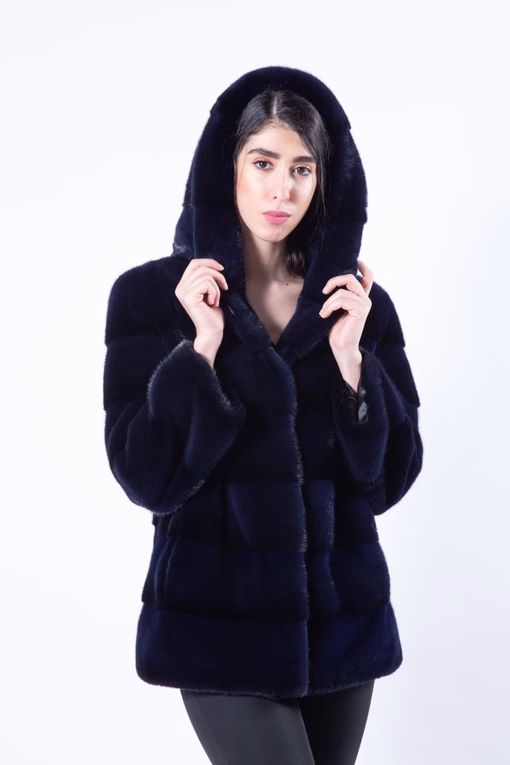 Пальто из норки цвета Royal Blue с капюшоном и рукавами 7/8 — фото 2 из 7