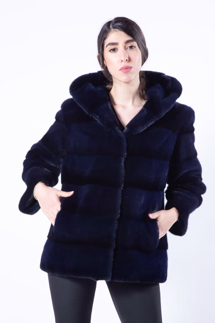 Пальто из норки цвета Royal Blue с капюшоном и рукавами 7/8 — фото 3 из 7