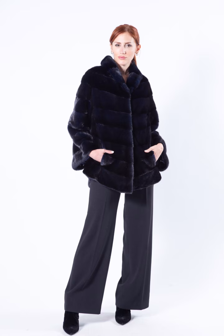 Пальто из меха норки цвета Royal Blue — фото 2 из 8