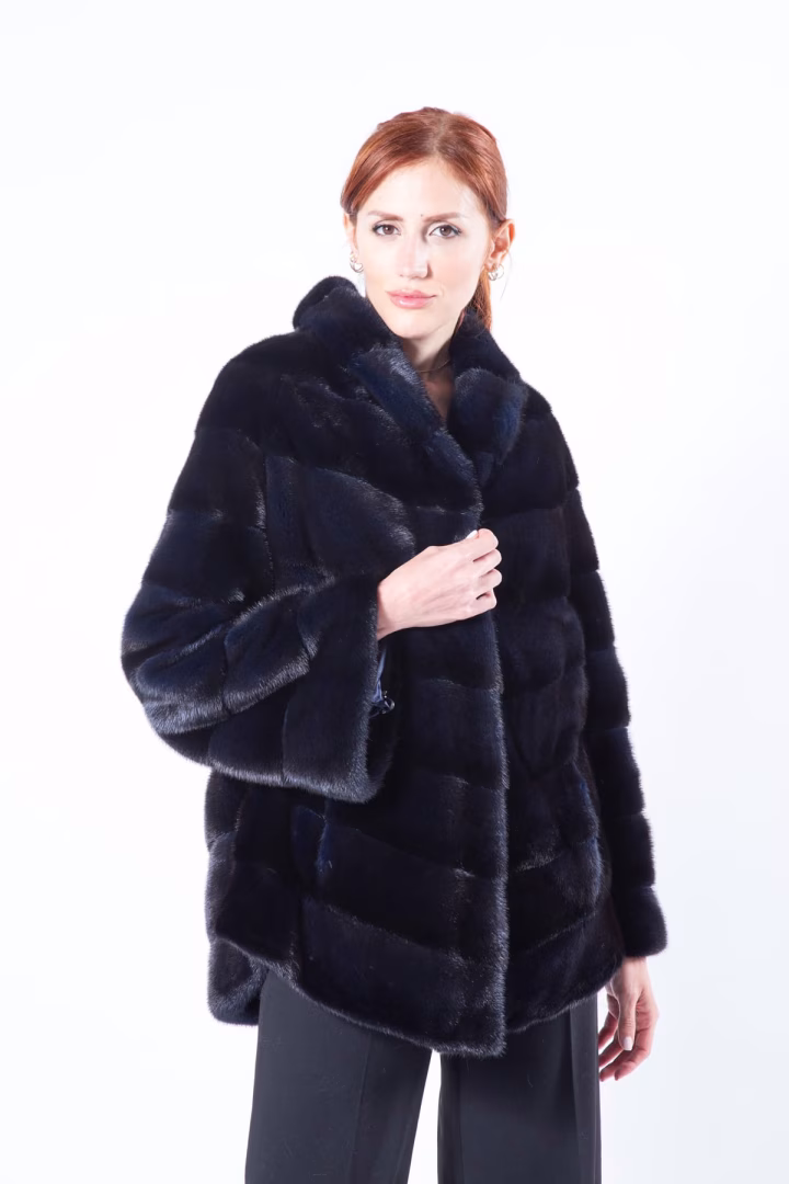 Пальто из меха норки цвета Royal Blue — фото 4 из 8