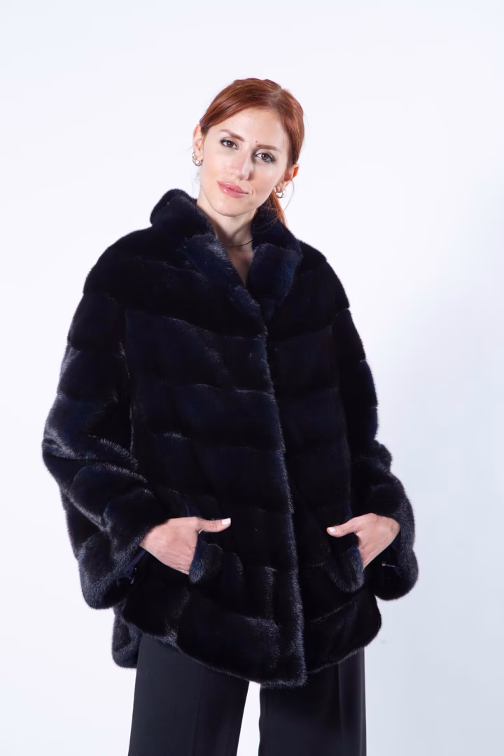 Пальто из меха норки цвета Royal Blue — фото 5 из 8