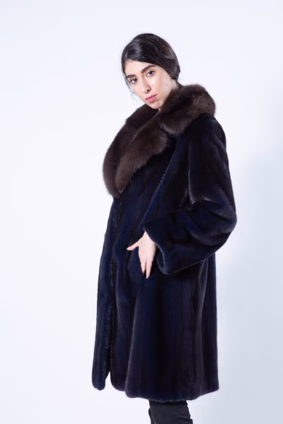 Пальто из норки цвета Royal Blue с воротником из соболя