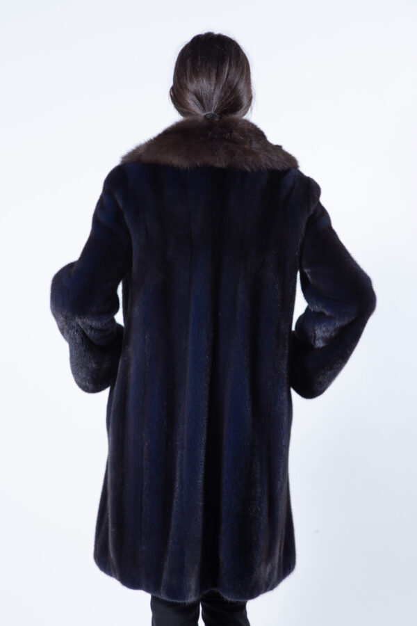 Пальто из норки цвета Royal Blue с воротником из соболя