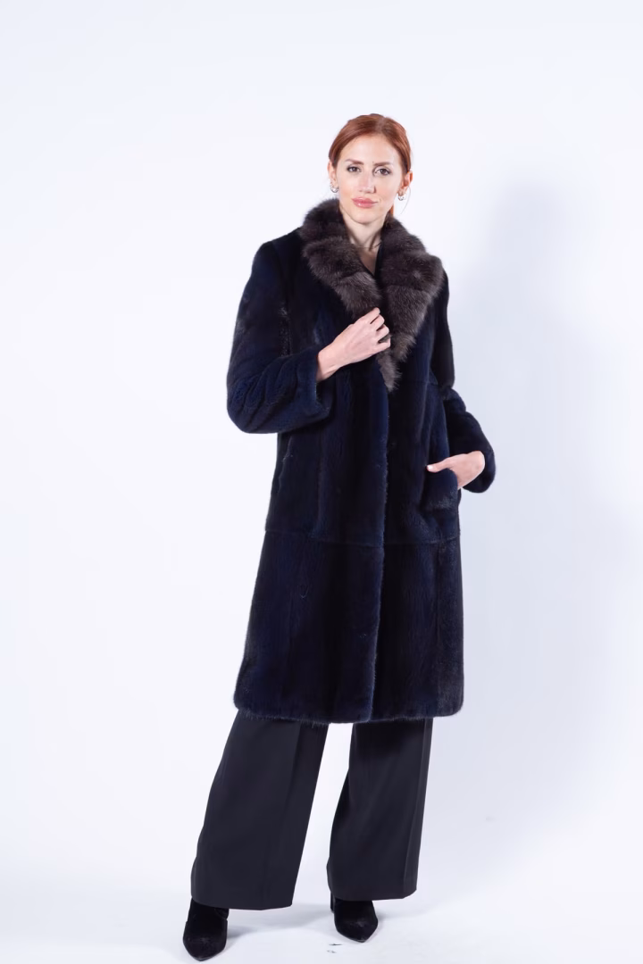 Шуба из норки цвета Royal Blue — фото 2 из 6