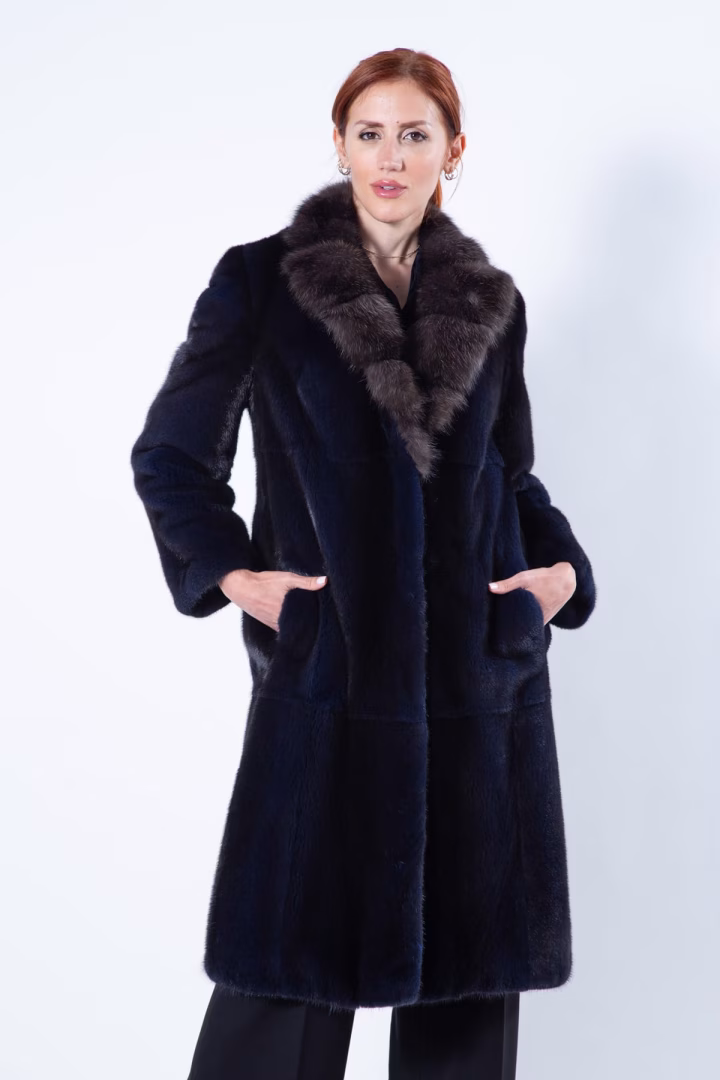 Шуба из норки цвета Royal Blue — фото 3 из 6