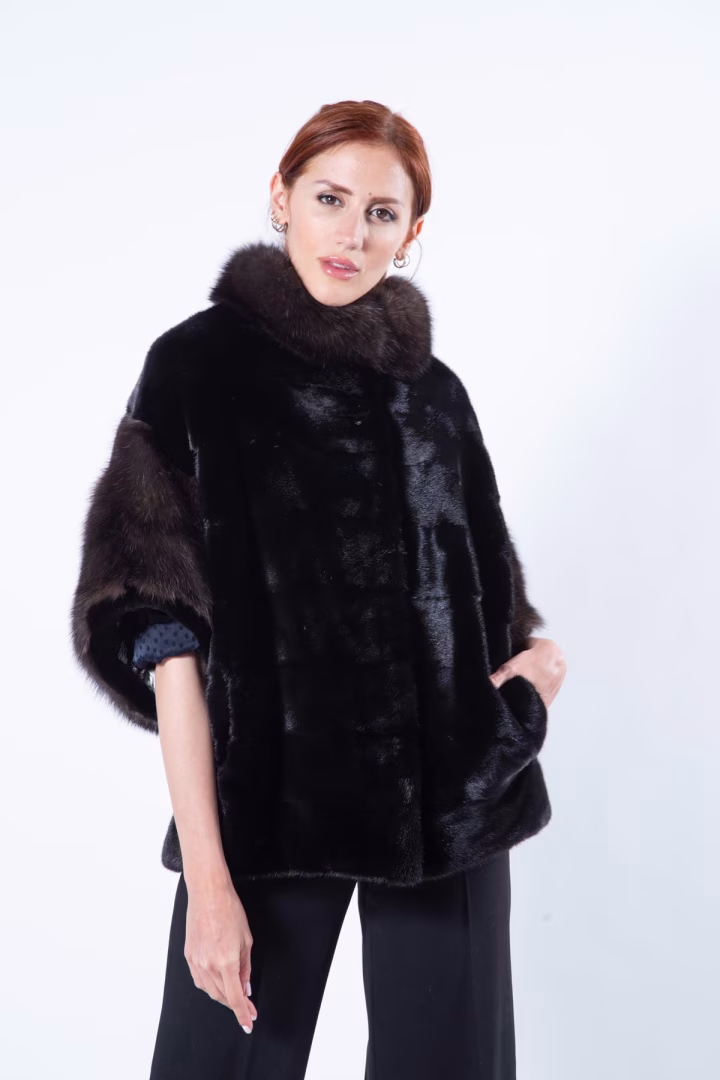 Кейп из норки Blackglama с воротником и манжетами из соболя — фото 3 из 6